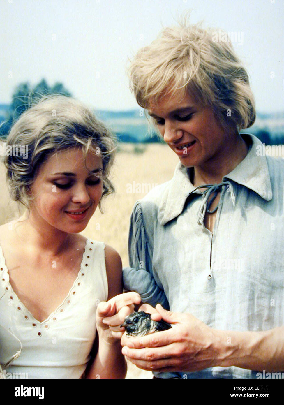 Konvalinkova Nadezda, Jiri Korn Als Maruska (Konvalinkova Nadezda) scheinbar nichts von Honza (Jiri Korn) wissen macht er sich, die angeblich auf, stumme Prinzessin zum Sprechen zu bringen. *** *** Local Caption 1977 Kralem, Honza Malem, Wie Honza Être Banque D'Images