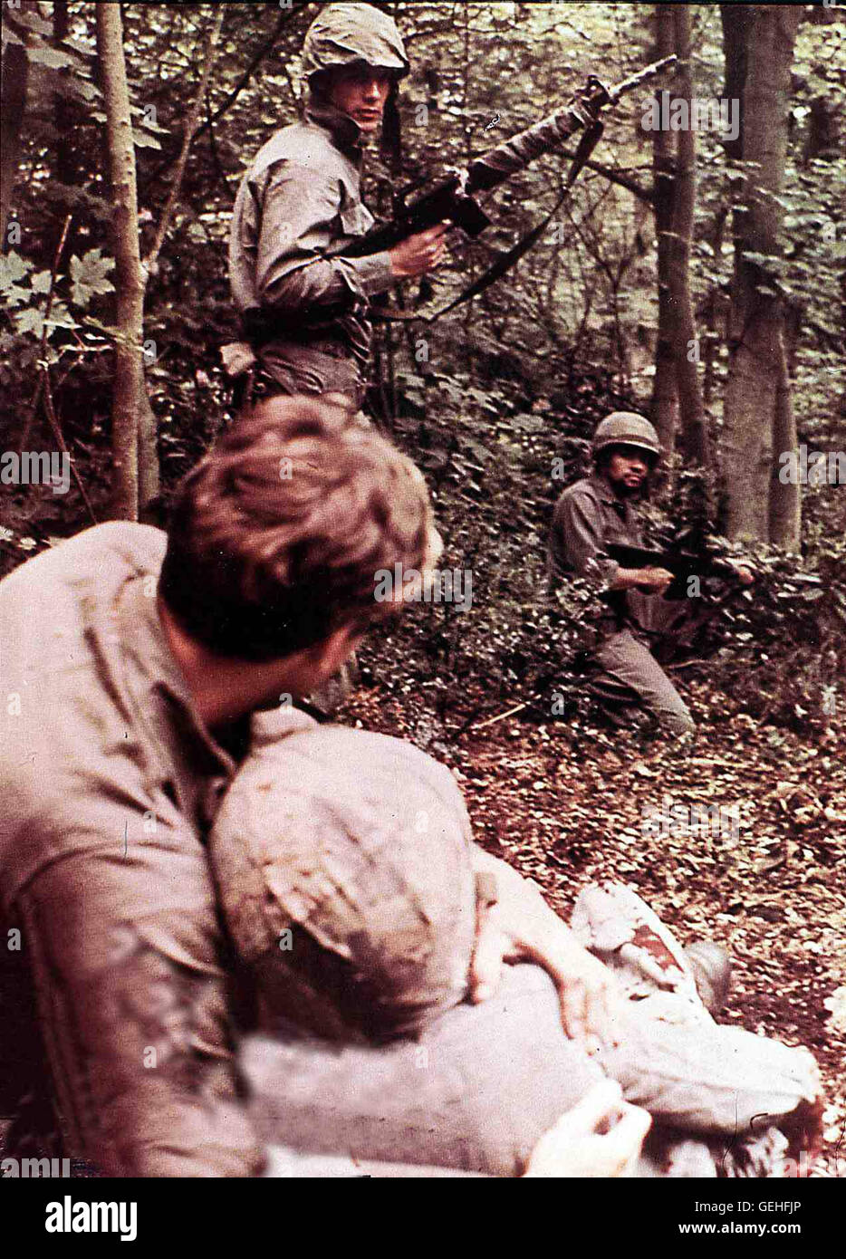 Voir Vietnam : ein kleiner Trupp US-geraet Infanteristen auf der Jagd nach Vietkongs dans toedlichen Dschungelkrieg und einen aussichtslosen. *** *** 1981 légende locale, comment le sommeil, courageux Dschungel der Apokalypse Banque D'Images