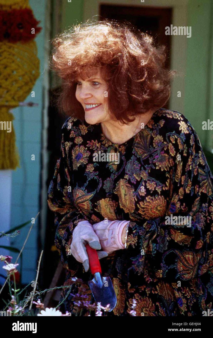 Eileen Brennan Der Zufall fuehrt Ed (Kirk Douglas) zu senneur alten Liebe Sada (Eileen Brennan). *** *** 1994 légende locale, se trouve, Le dire aux garçons, les garçons se faire connaître Banque D'Images