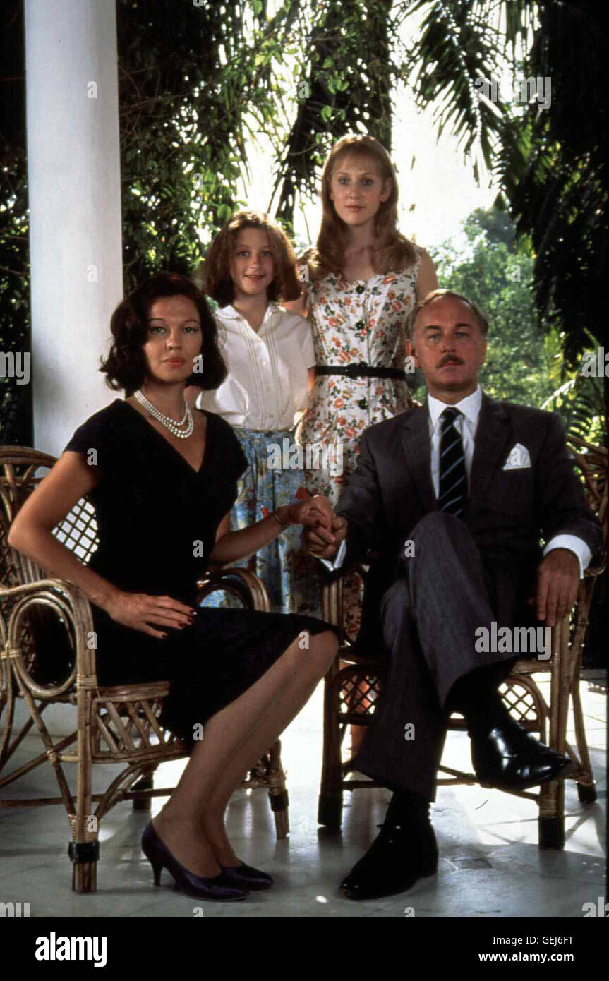 Jennifer Hall, Laura Barneby, Hattie Morahan, Peter Egan Waehrend die juengere Hal (Laura Barneby,2vl) von der fremden Welt ist fasziniert, fuehlt sich die 15jaehrige Una (Morhan Hattie,2vr) von ihrem Vater (Peter Egan), der nur noch Augen fuer die Gouv Banque D'Images