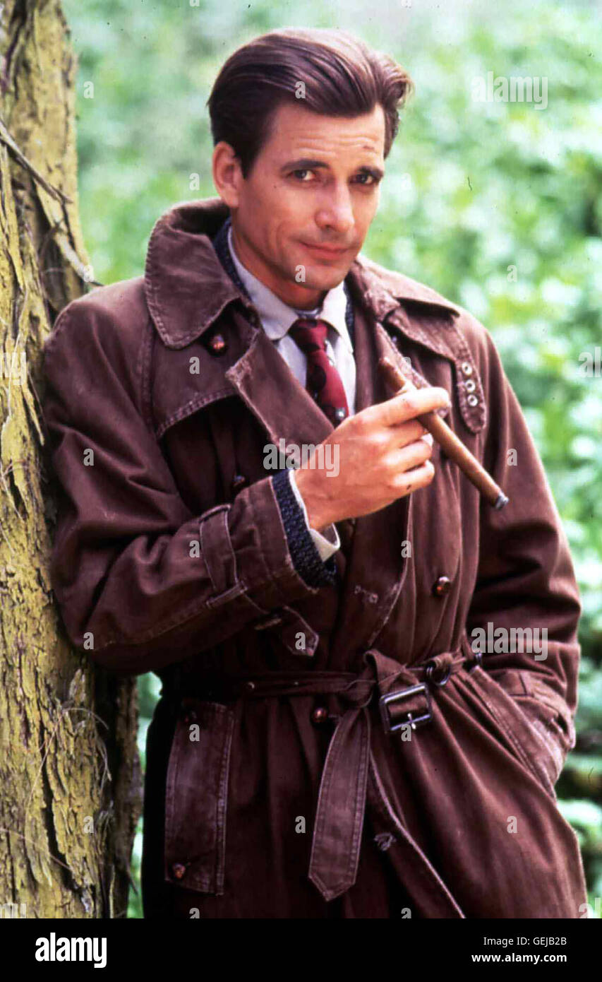 Dirk Benedict Der Privatdetektiv Eddie Mazda (Dirk Benedict) flieht vor der Mafia nach Hawaii. Als er dort eine Detektei bekommt er es activités : importateurs - stockistes, mit einem komplizierten Mordfall zu tun. *** *** 1989 légende locale, dans le paradis, imperméable Ananas und Blaue Bohnen Banque D'Images