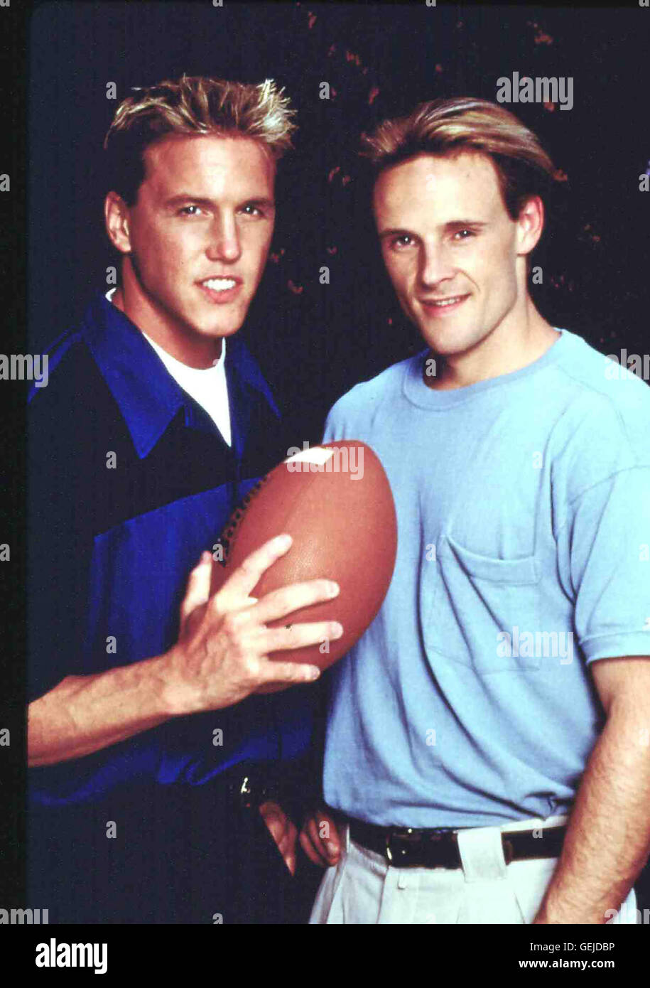 Lochlyn Munro, ? Krista erfaehrt, dass ihre Freundin Ruth von Josh Lochlyn Munro (Rieber,l), le capitaine des dem Footballteams belaestigt, sexuell wurde. *** *** 1996 légende locale, Peu probable des suspects, la terreur An der Schule Banque D'Images