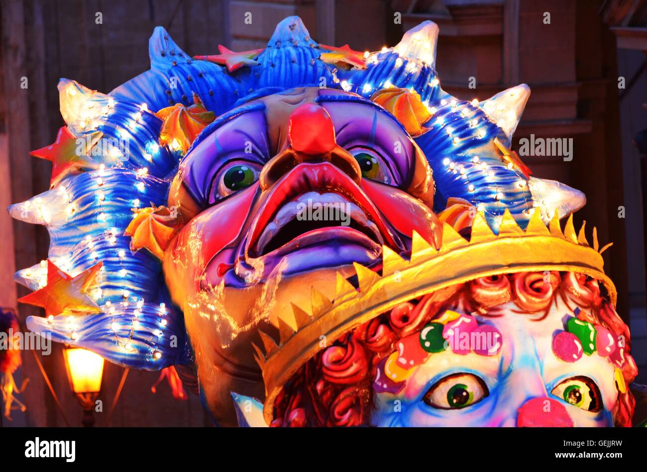 Partie d'un Carnaval Le carnaval à flotteur de Palazzuolo à Raguse, en Sicile. Le flotteur effigie du Roi Carnaval. Banque D'Images