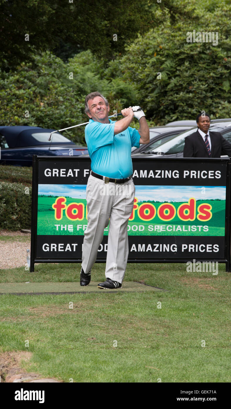 Le Warwickshire, Royaume-Uni. 26 juillet, 2016. Aliments à la ferme par 3 au Championnat Britannique Nailcote Hall dans le Warwickshire. Tony Jacklin CBE pris le départ sur le premier trou. Crédit : Steven re/Alamy Live News Banque D'Images