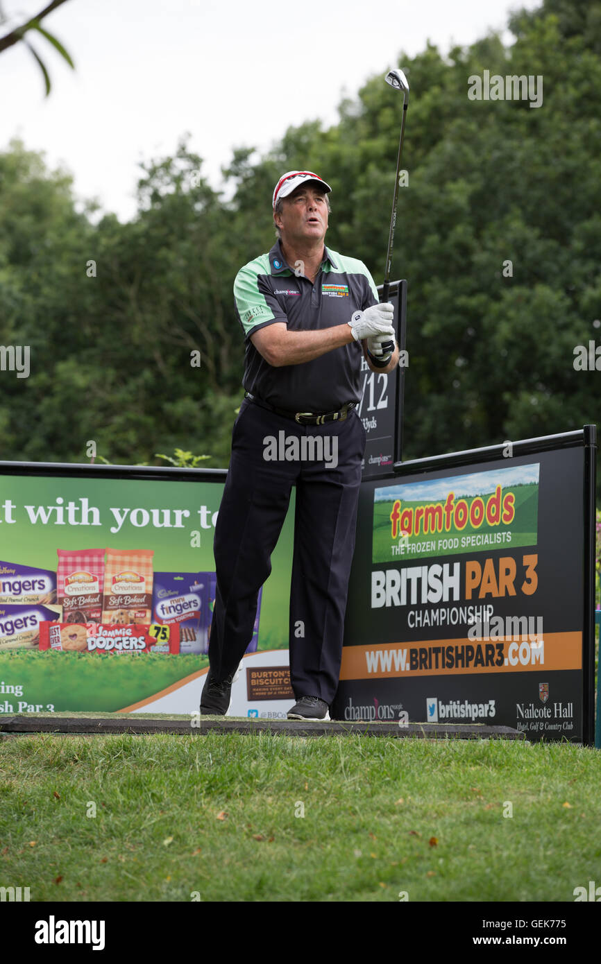 Le Warwickshire, Royaume-Uni. 26 juillet, 2016. Aliments à la ferme par 3 au Championnat Britannique Nailcote Hall dans le Warwickshire. Nigel Mansell pris le départ à la troisième trou. Crédit : Steven re/Alamy Live News Banque D'Images