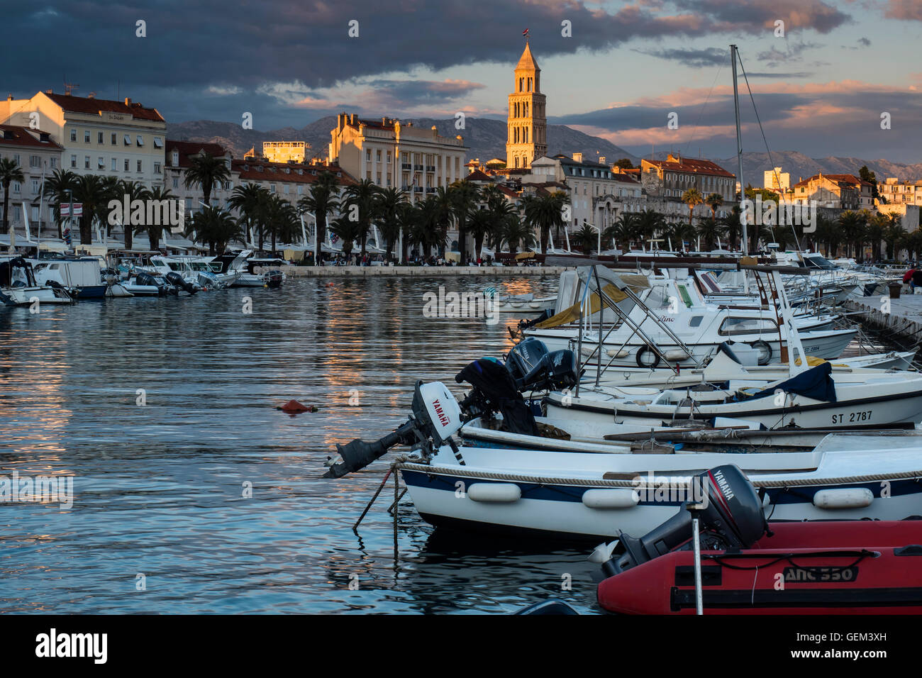 Lumière du soir, le front de mer Esplanade, Split, Croatie, la côte dalmate Banque D'Images