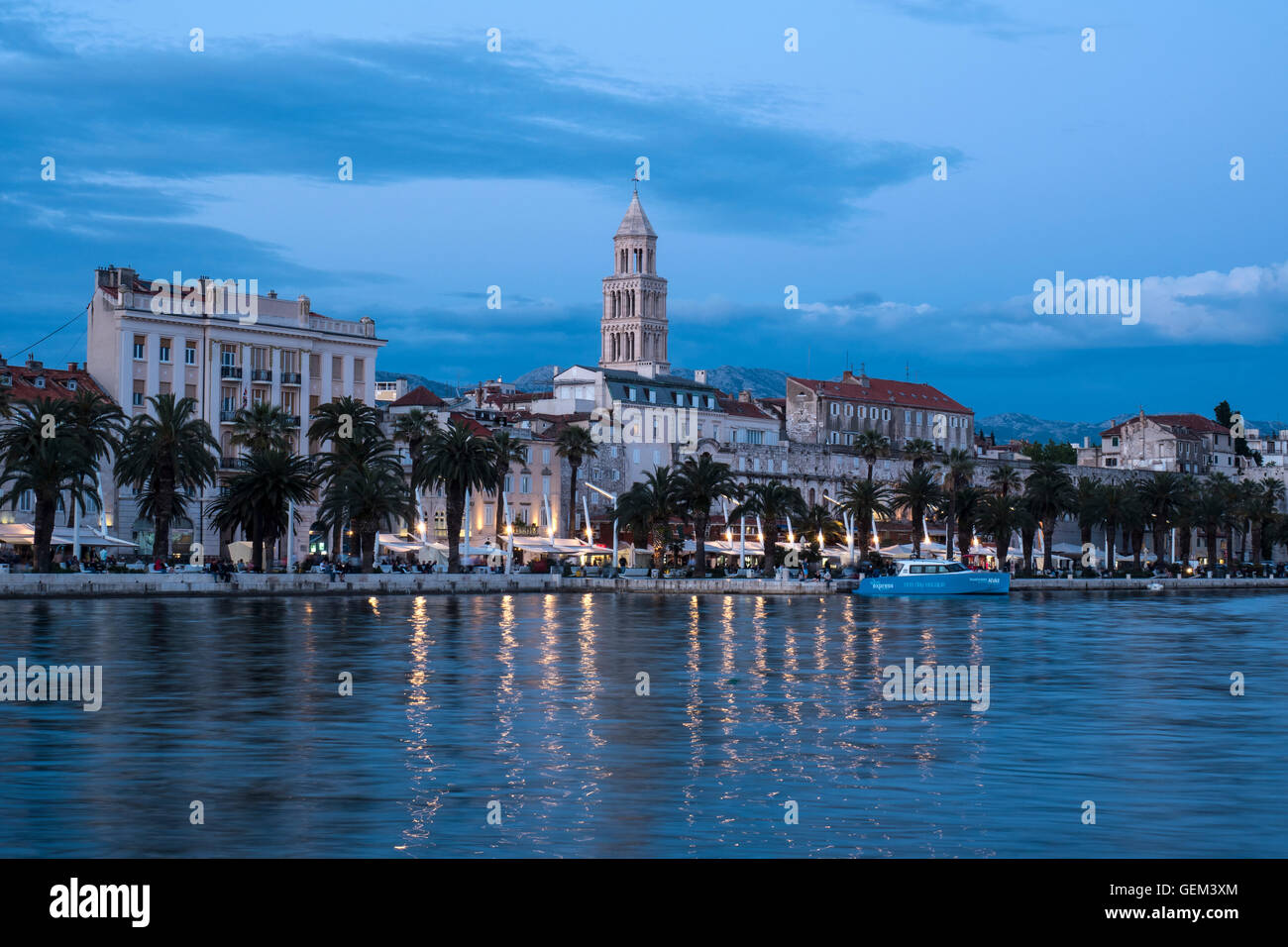 Split, Croatie, la côte dalmate, le palais de Dioclétien et Riva Banque D'Images