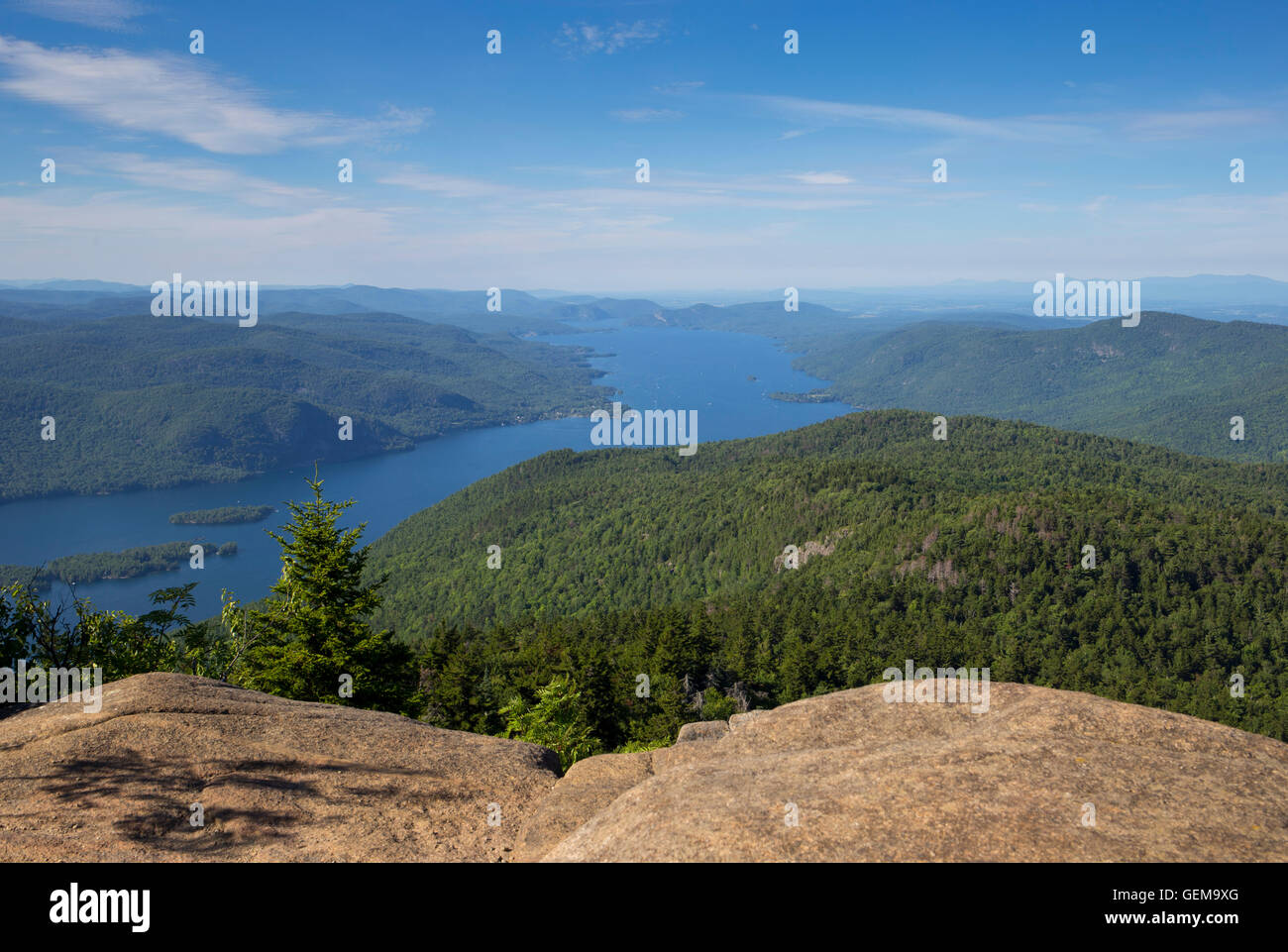 Sommet de la montagne noire et surplombant le lac George Adirondack NY Banque D'Images