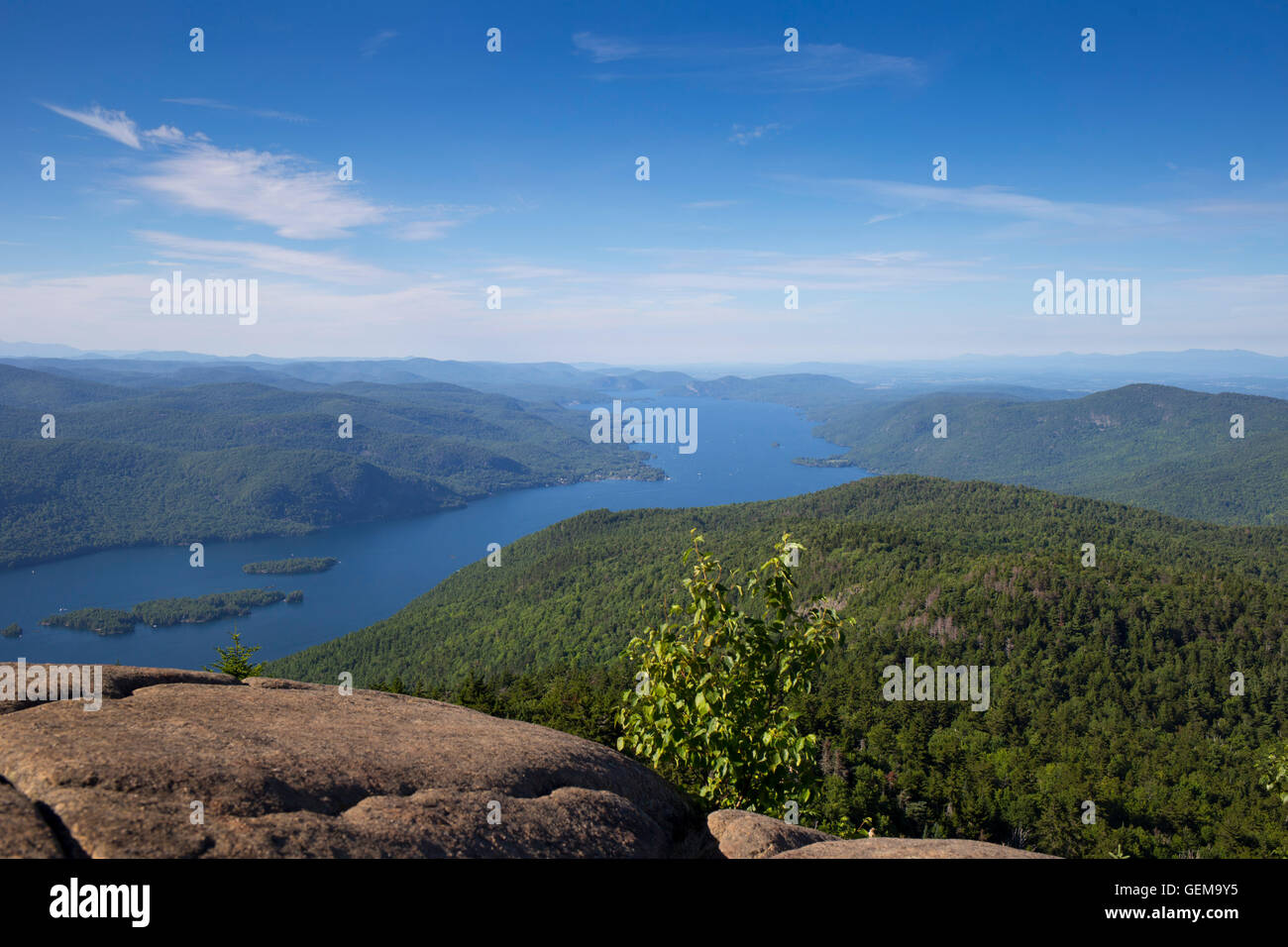 Sommet de la montagne noire et surplombant le lac George Adirondack NY USA Banque D'Images