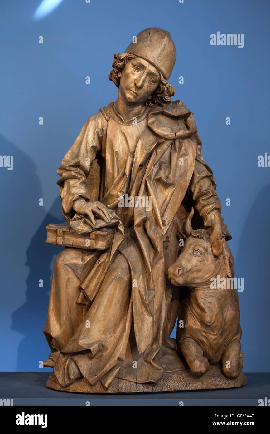 L'évangéliste Saint Luc. Statue en bois à partir de 1490-1492 par sculpteur allemand Tilman Riemenschneider affiché dans le Musée Bode de Berlin, Allemagne. Banque D'Images