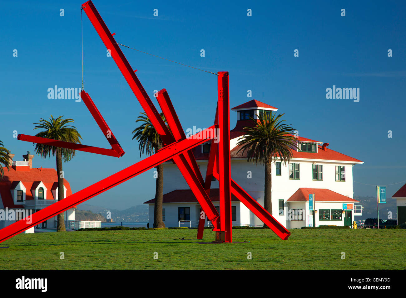 Mark di Suvero sculpture (2014), champ à Crissy Presidio de San Francisco, San Francisco, Californie Banque D'Images