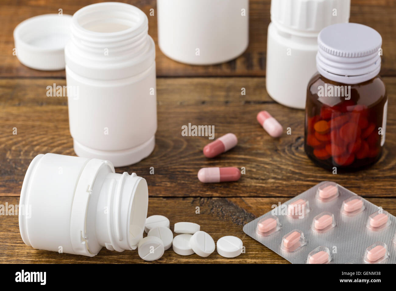 Diverses bouteilles de pilules apothicaire médicale Banque D'Images