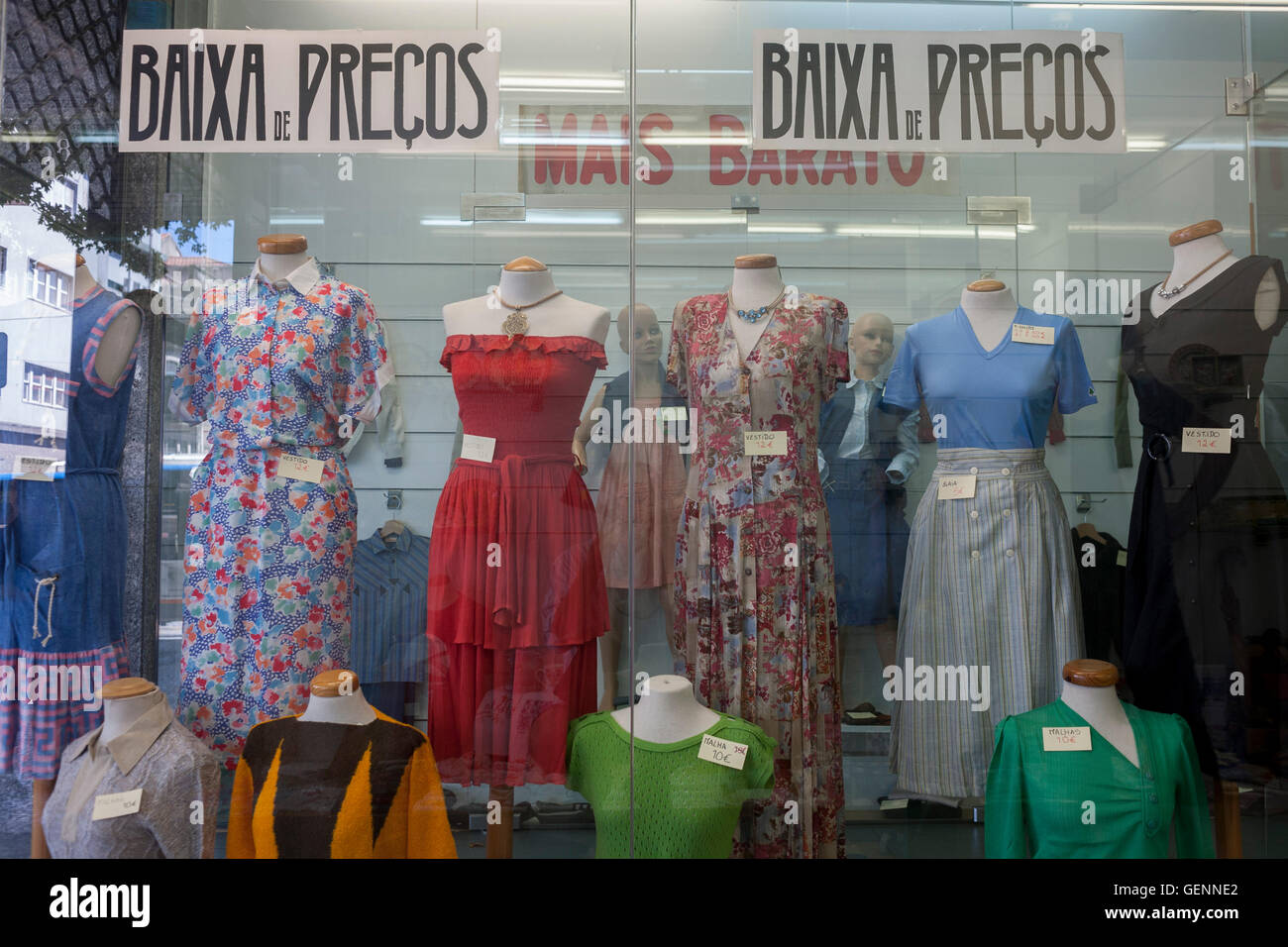 Vêtements portugais Banque de photographies et d'images à haute résolution  - Alamy