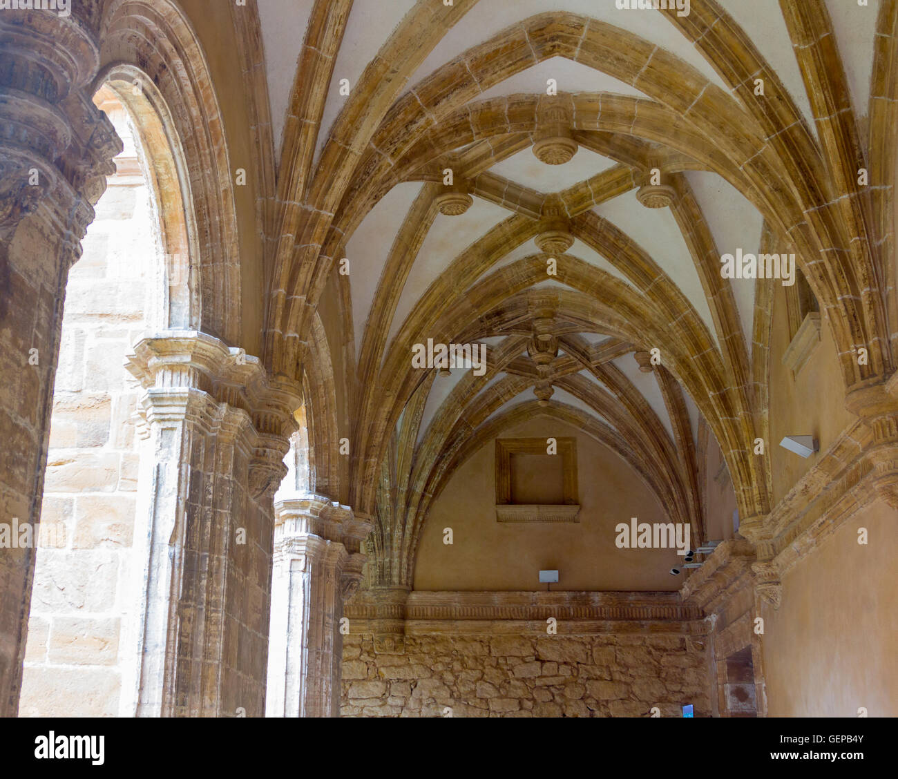 Détails de la toiture d'une église à Oviedo, Espagne Banque D'Images