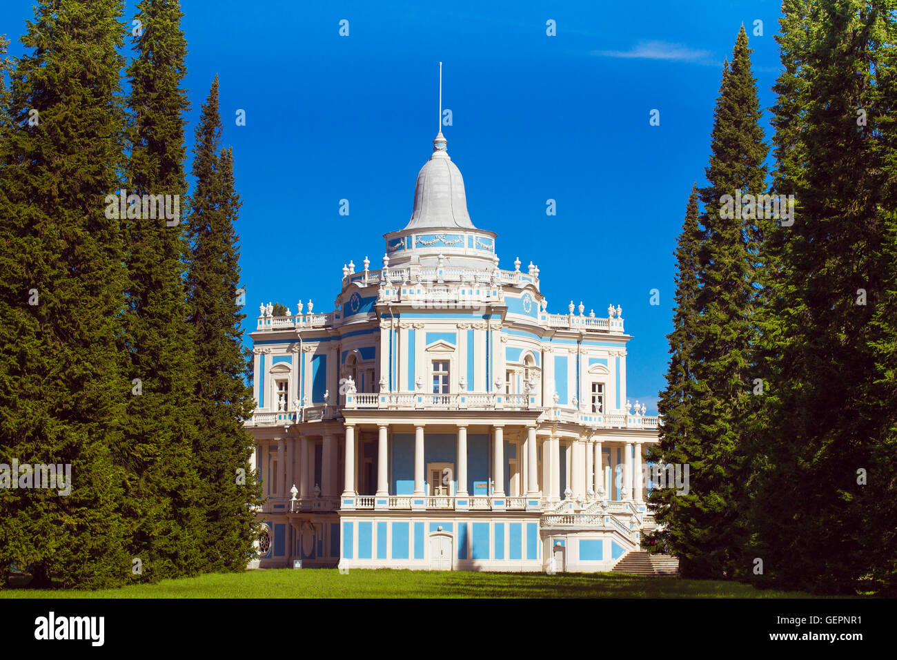 La colline de glissement dans le pavillon Français ruelle dans le château et le parc de l'ensemble de la ville de Oranienbaum, Lomonosov, Russie Banque D'Images