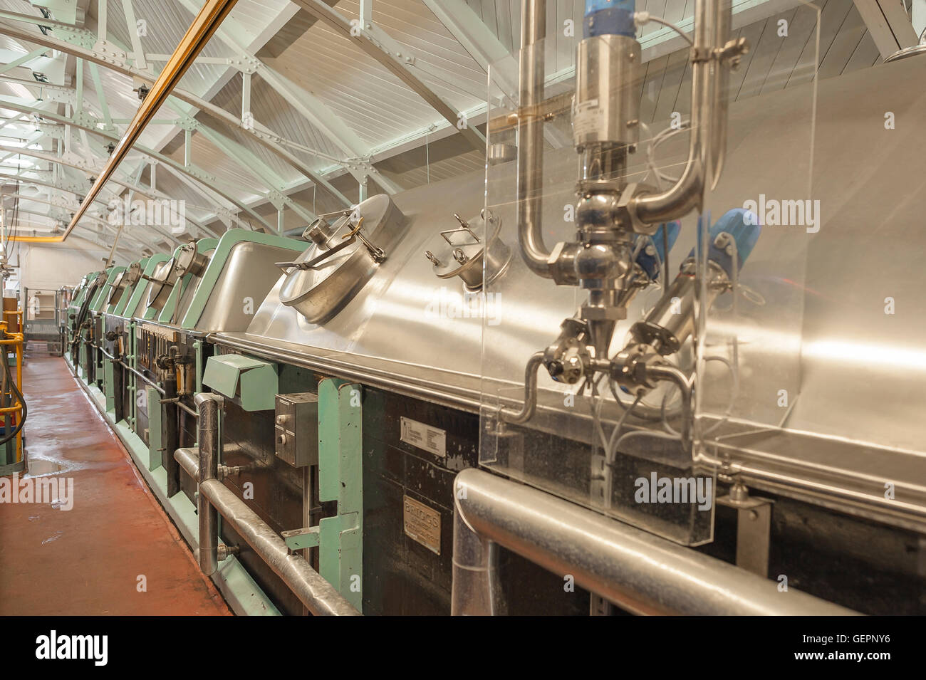 Brasserie à la purée, vue sur un jeu de mash utilisé dans le processus de brassage de la bière dans la brasserie Greene King, Bury St Edmunds, Suffolk, Angleterre, Royaume-Uni. Banque D'Images