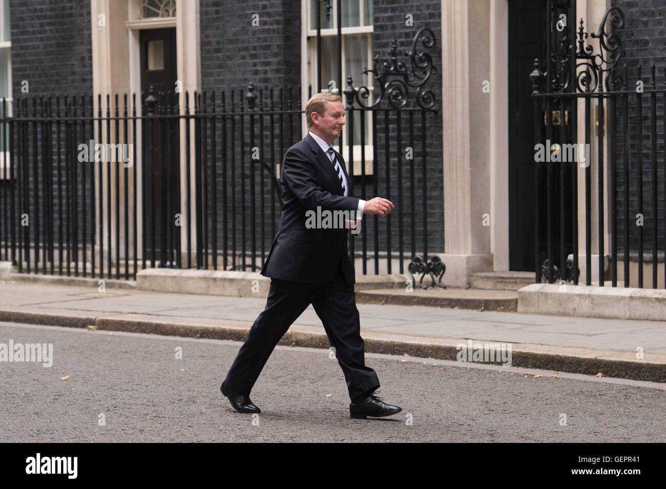 Premier ministre irlandais Enda Kenny laisse 10 Downing Street, Londres, à la suite d'une rencontre avec le Premier ministre sur la façon Brexit Theresa peut se déroulera. Banque D'Images