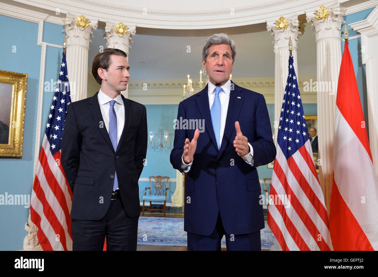 Allocution du Secrétaire Kerry avec la ministre autrichienne des affaires étrangères, Sebastian Kurz à Washington Banque D'Images