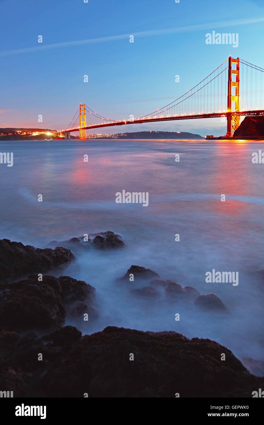 Géographie / voyages, USA, Californie, le Golden Gate Bridge, Fort Baker, photo de nuit, San Francisco, Banque D'Images