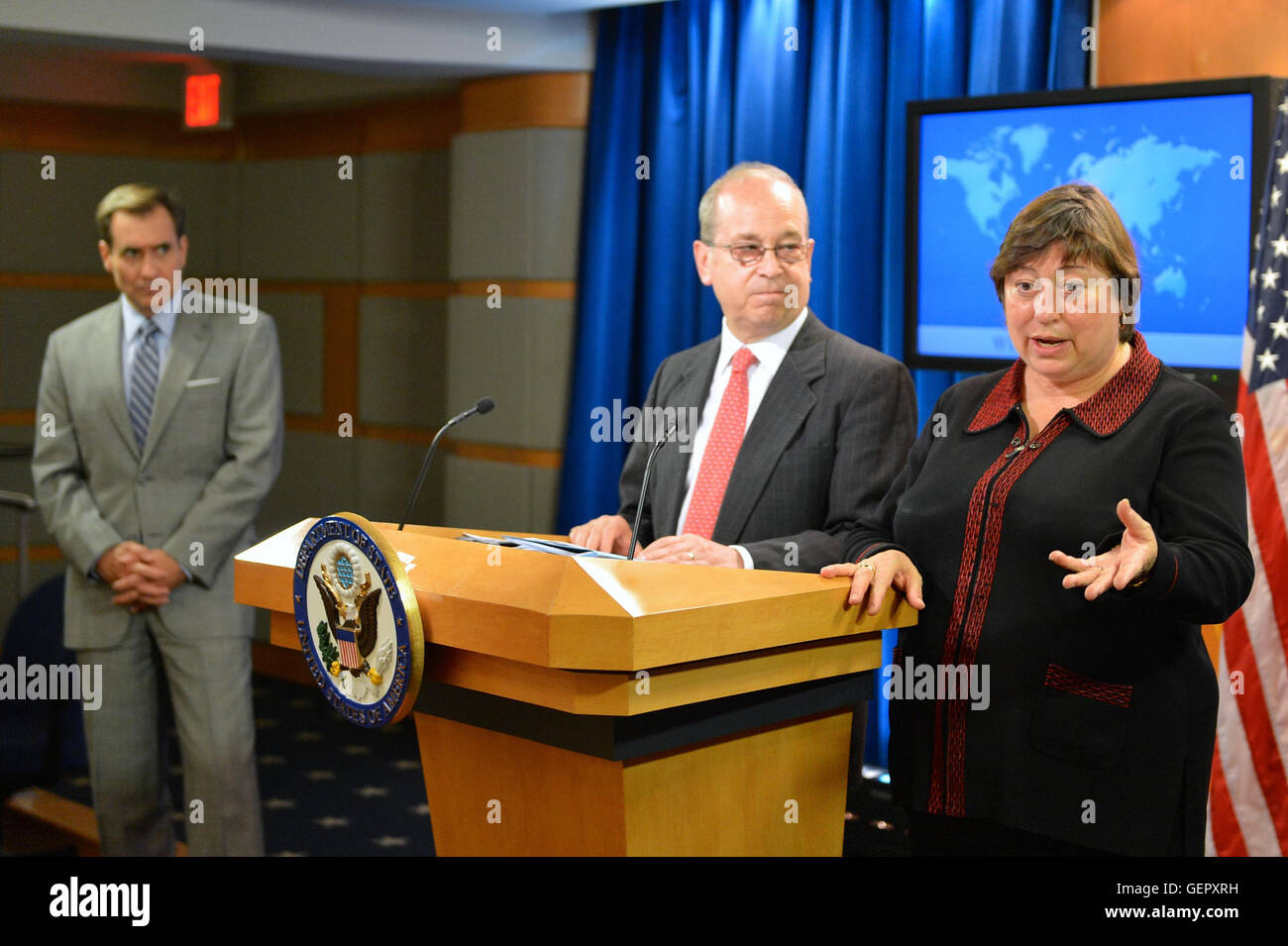 Sous-secrétaire d'État Novelli répond à la question d'un journaliste comme elle et Secrétaire adjoint Russel Aperçu Les États-Unis-Chine dialogue économique et stratégique Banque D'Images