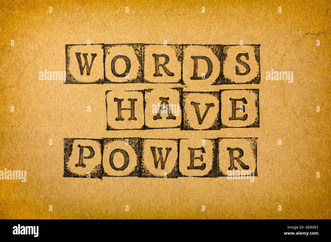 Mots phrase ont le pouvoir faire par alphabet noir stamps sur carton. Banque D'Images