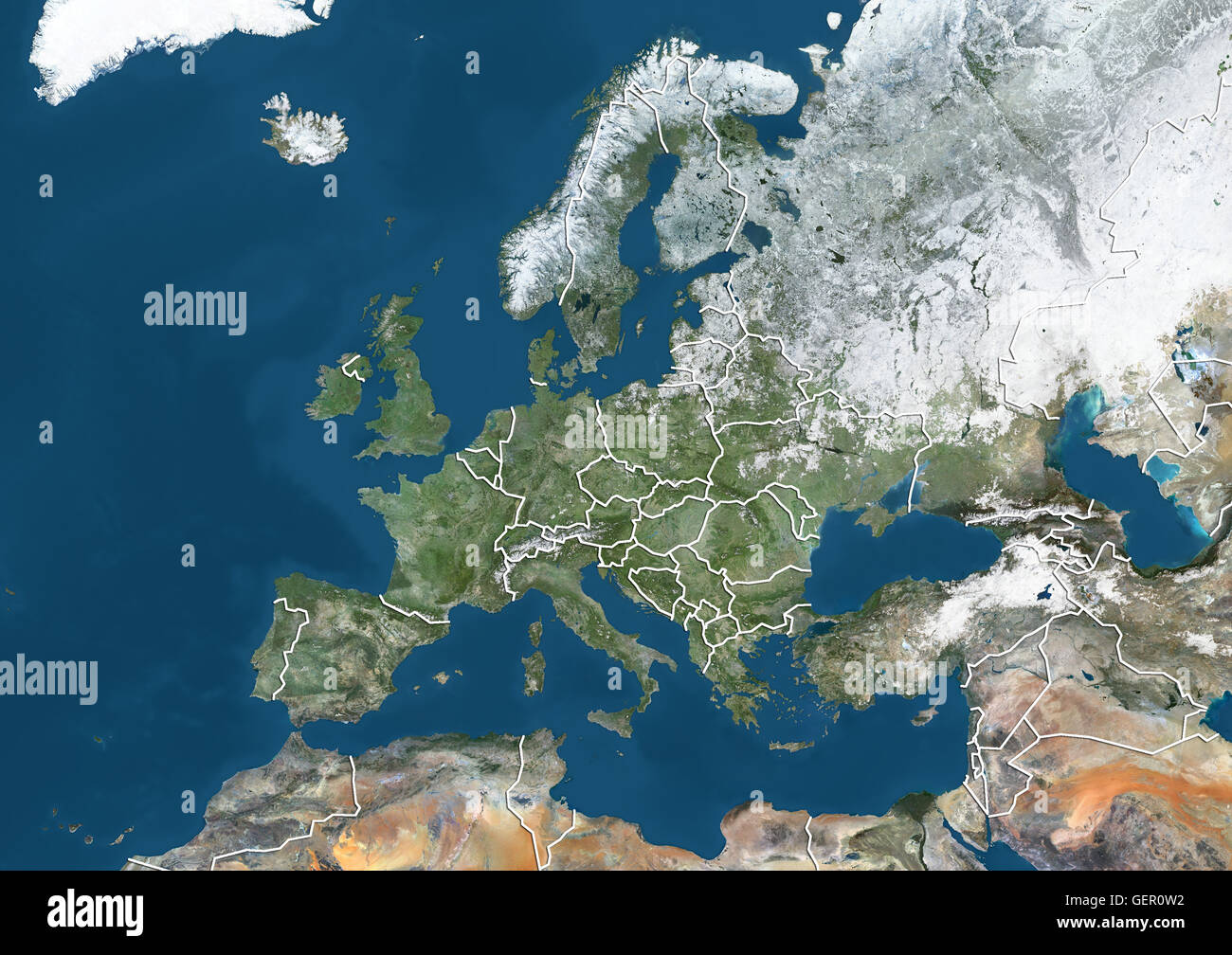 Vue Satellite de l'Europe en hiver, avec la couverture de neige partielle (avec des frontières). Cette image a été compilé à partir de données acquises par les satellites Landsat 7 et 8. Banque D'Images