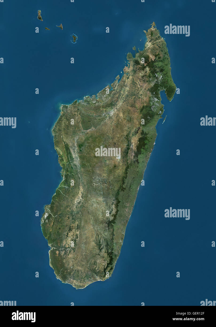Vue satellite de Madagascar. Îles Comores et Mayotte sont au nord. Cette image a été compilé à partir de données acquises par les satellites Landsat. Banque D'Images