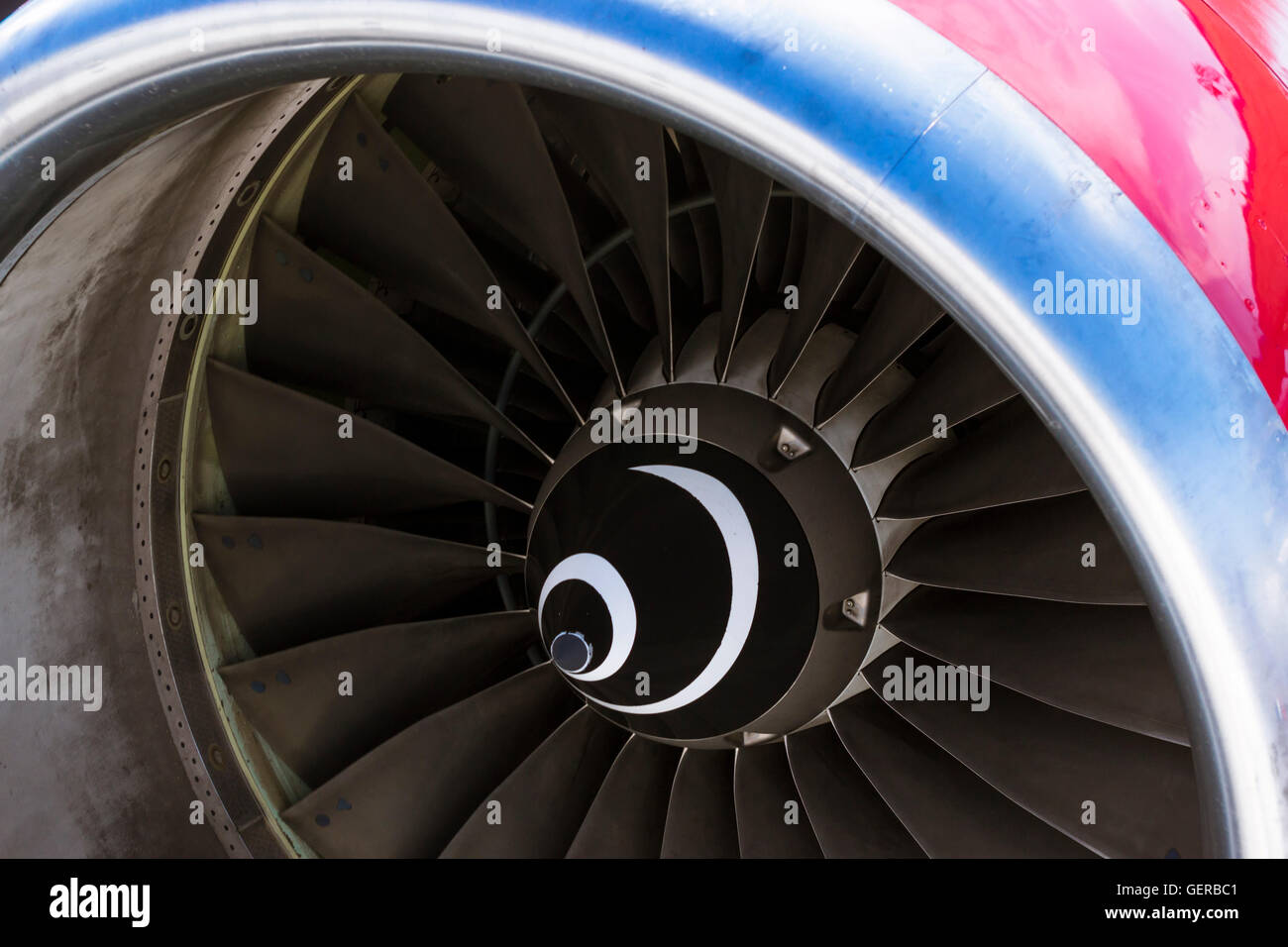 Les aubes de turbine moteur jet avion civil. Pré-vol sur avion à la préparation d'Heraklion N. Kazantzakis. Crète, Grèce Banque D'Images