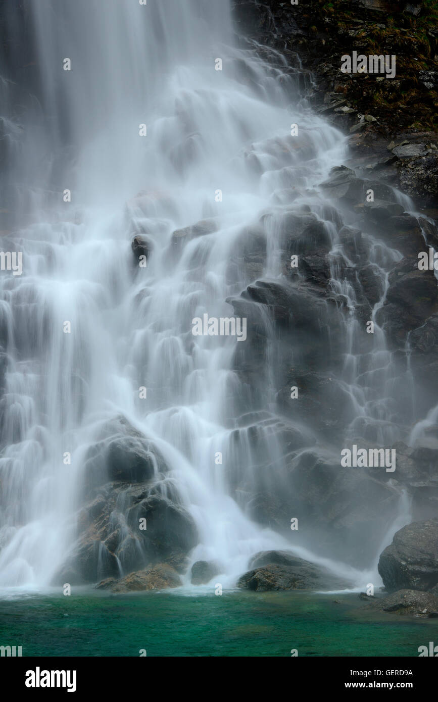 Froda-Wasserfall, Valle Verzasca bei Sonogno, Froda, Tessin, Suisse Banque D'Images