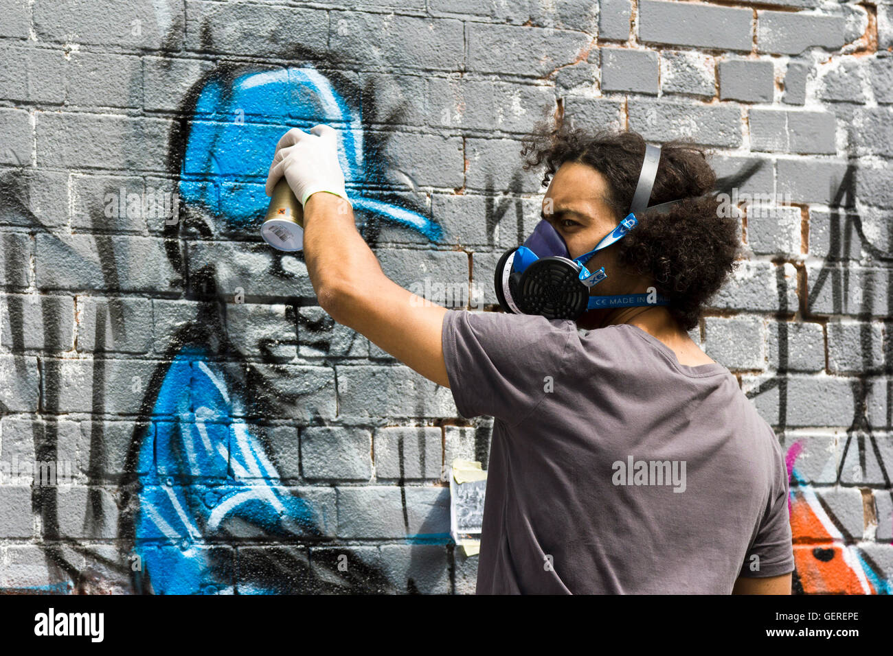 Artiste de rue, peinture à Upfest (street art festival) à Ashton Gate l'école primaire, Bristol, UK, 23 juillet 2016. Banque D'Images