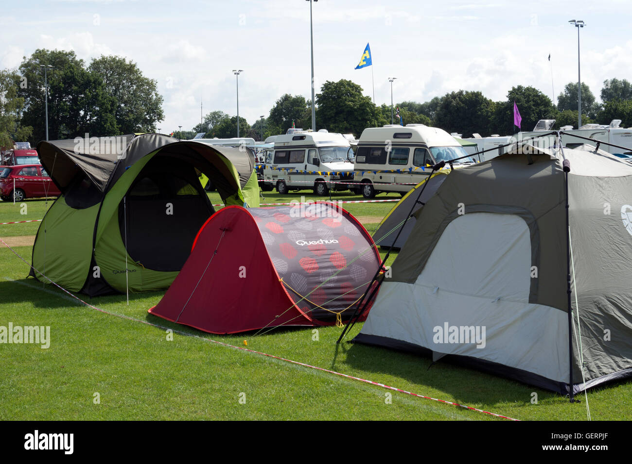 Camping à la Warwick Folk Festival site, Warwick, Royaume-Uni Banque D'Images