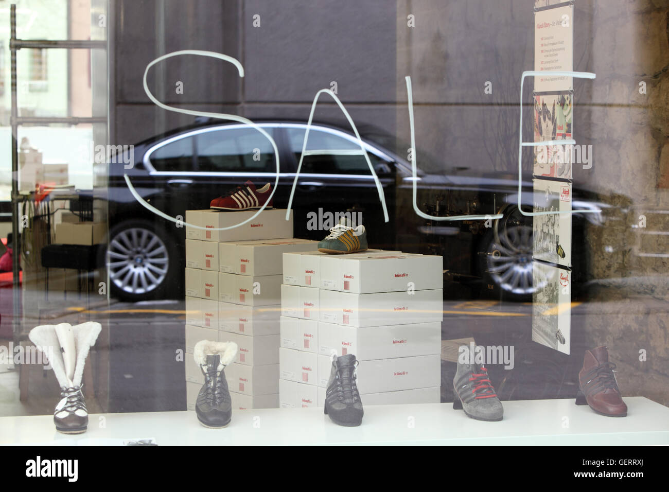 Zuerich, Suisse, la vente dans un magasin de chaussures Banque D'Images