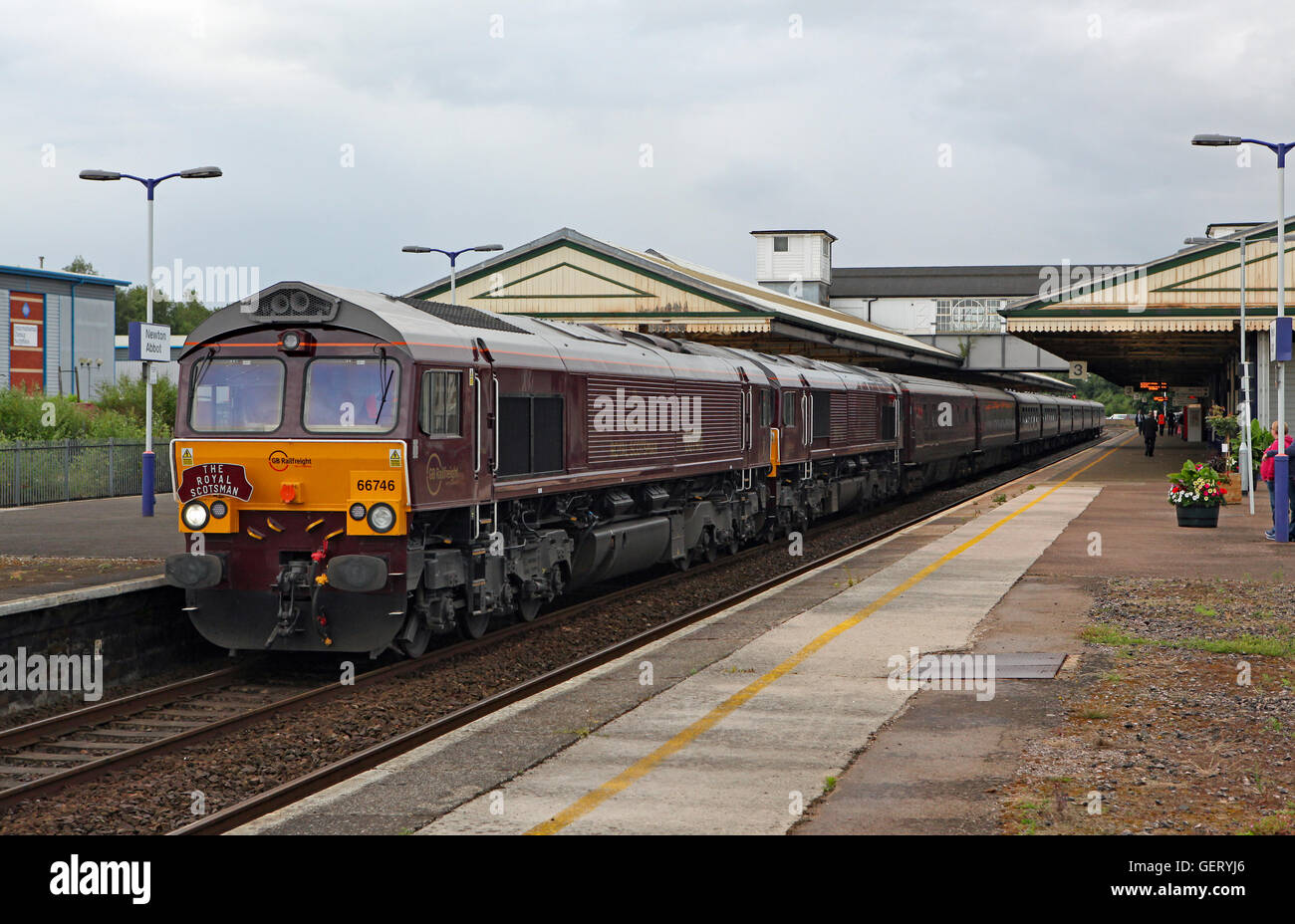 66746 et 66743 stand à Newton Abbot après le tour le train de luxe Royal Scotsman le mardi 12 juillet 2016 Banque D'Images