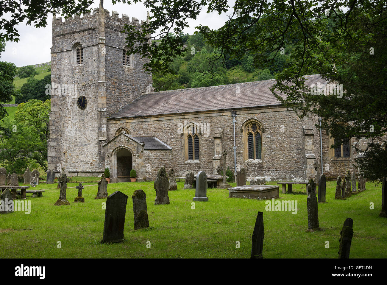 La belle église St Oswalds à Arncliffe dans le Yorkshire Dales National Park North Yorkshire Angleterre Royaume-Uni UK Banque D'Images