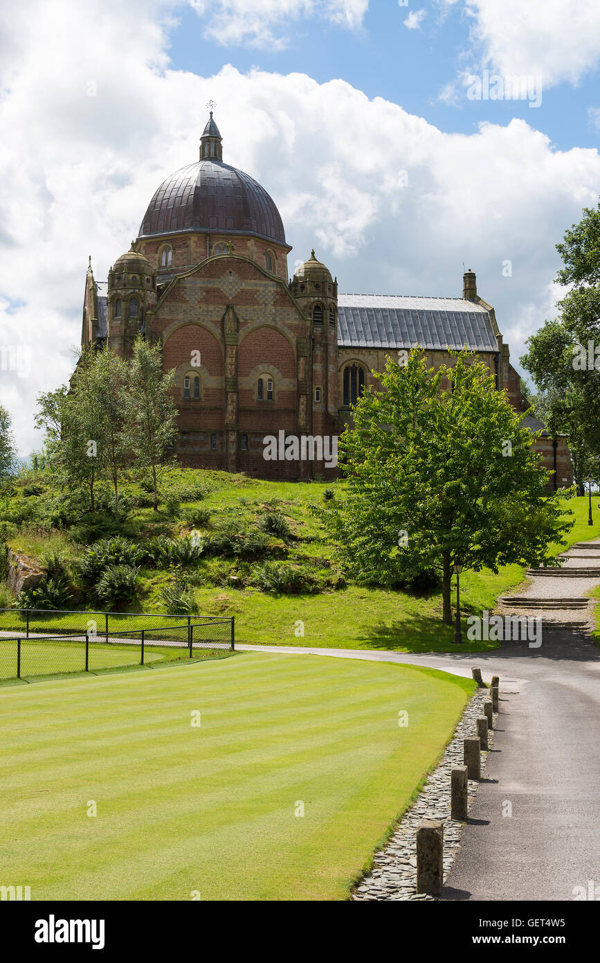 Le dôme de cuivre Chapelle de Giggleswick École sur une colline près de régler Yorkshire Angleterre Royaume-Uni UK Banque D'Images