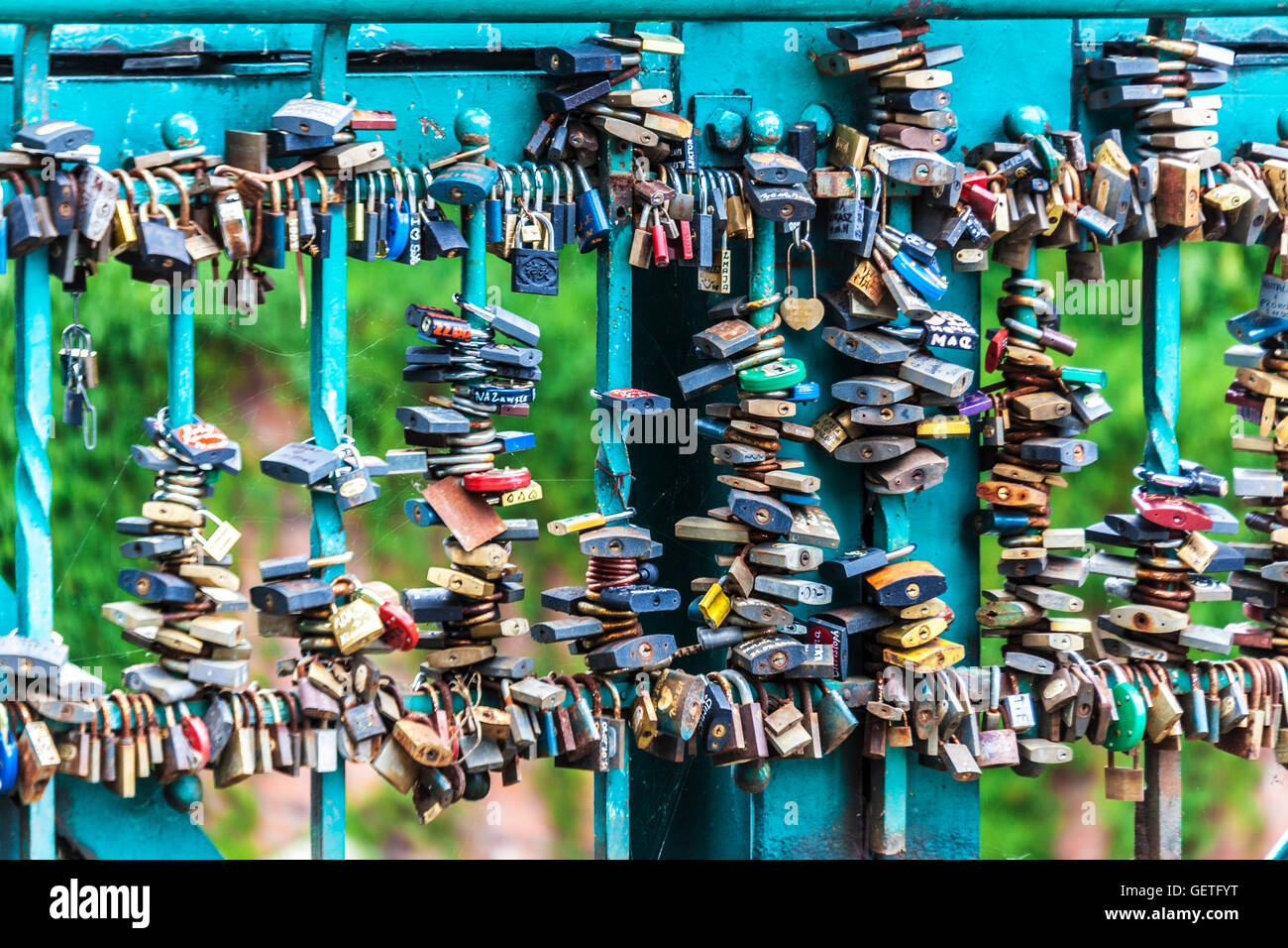 Les cadenas des amoureux sur le pont Tumski Wroclaw. Banque D'Images