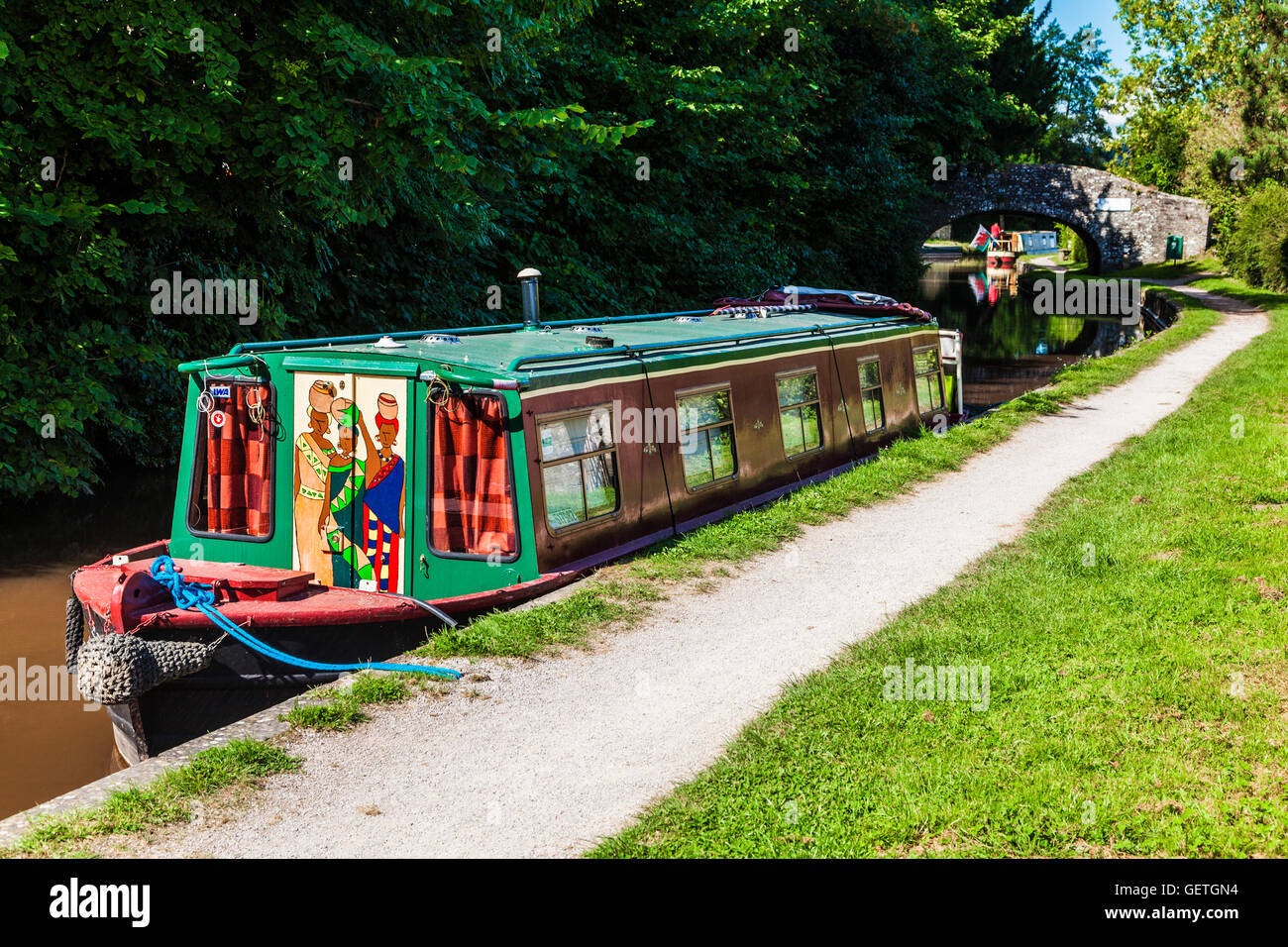 Un grand classique amarré à la rive du Monmouthshire et Brecon Canal dans le parc national de Brecon Beacons près de Pencelli. Banque D'Images