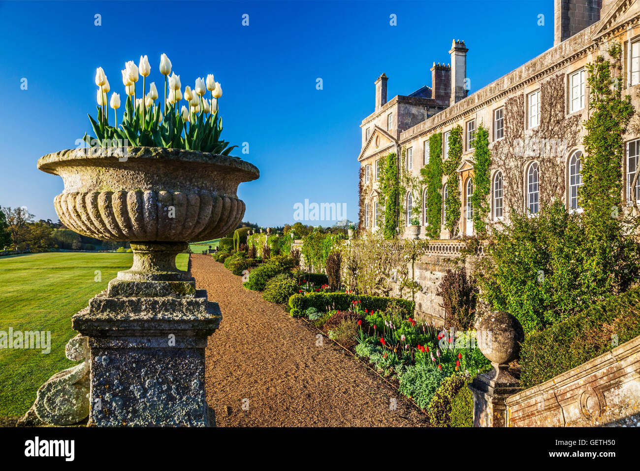 Bowood House dans le Wiltshire au printemps. Banque D'Images