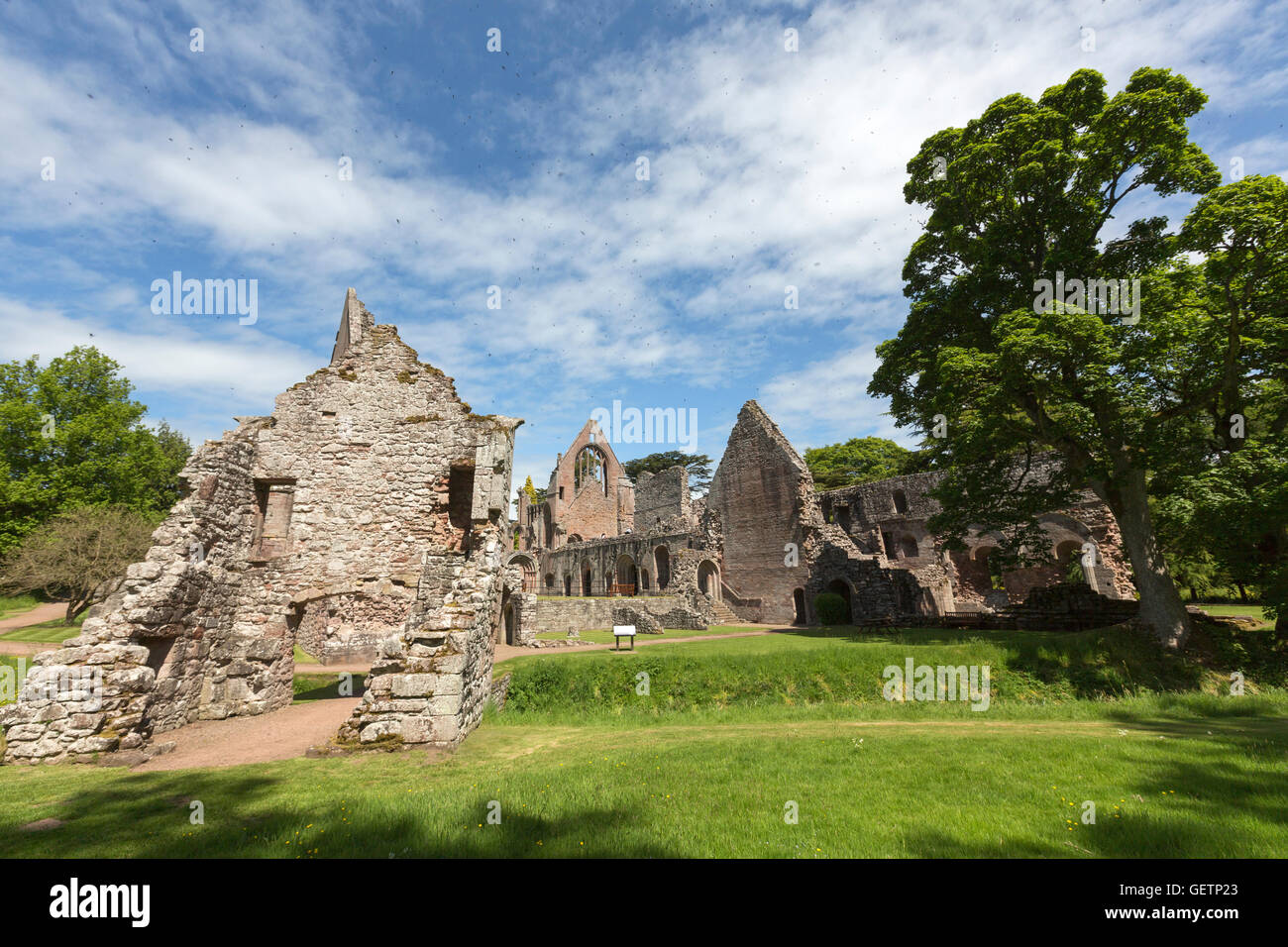 Gate pour caves et réfectoire, Abbaye de Dryburgh, Dryburgh, Scottish Borders, Scotland. Banque D'Images