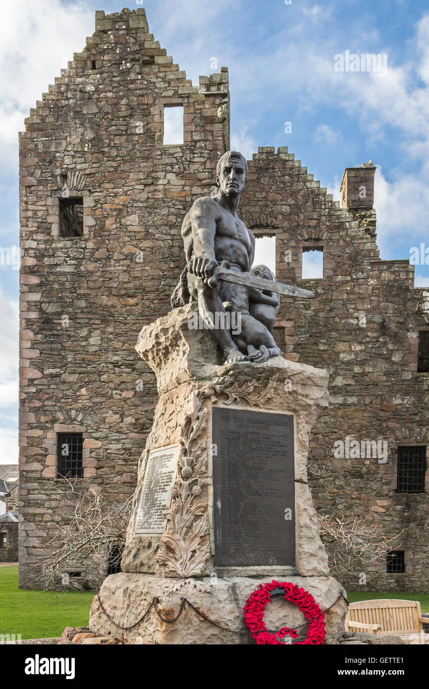Château de Maclellan et War Memorial à Kirkcudbright en Ecosse. Banque D'Images