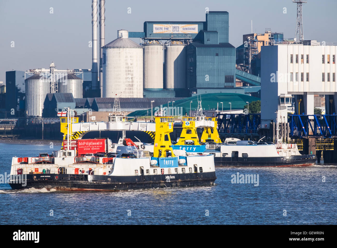 Woolwich Ferry, Tamise, Londres, Angleterre, Royaume-Uni Banque D'Images