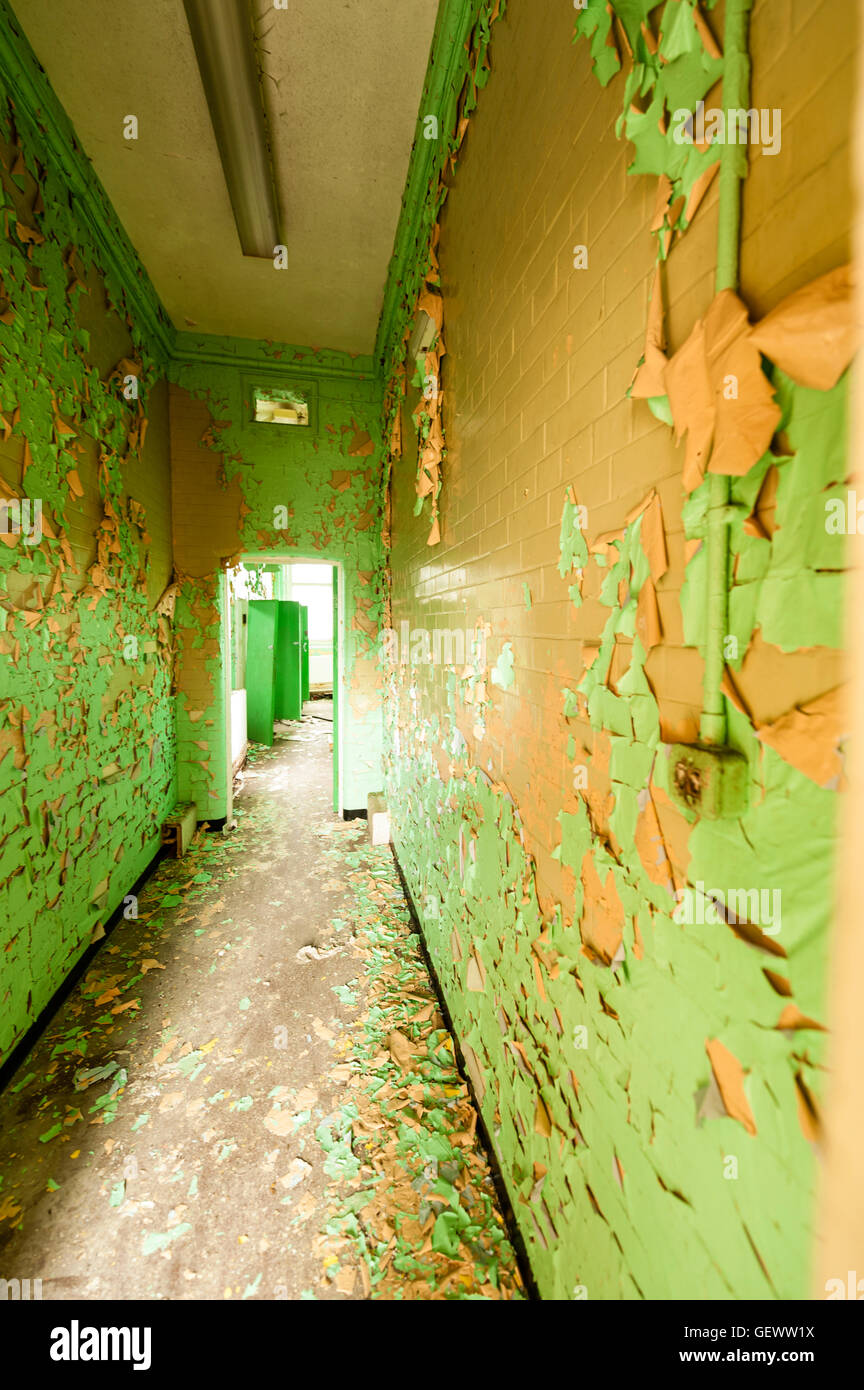 Intérieur de toilettes dans l'asile mental Haut Royds. Banque D'Images