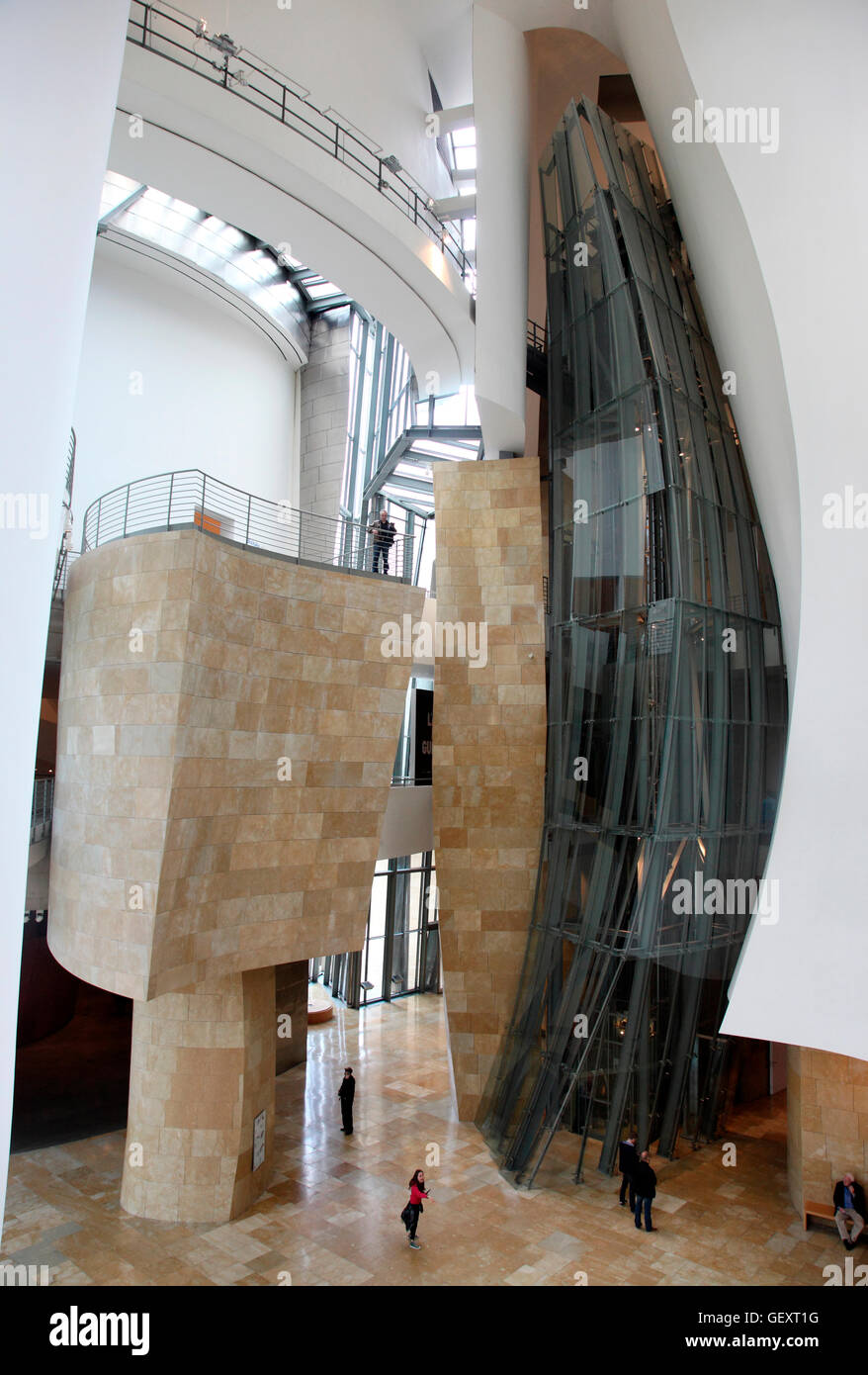 Atrium du Musée Guggenheim par Frank Gehry à Bilbao. Banque D'Images
