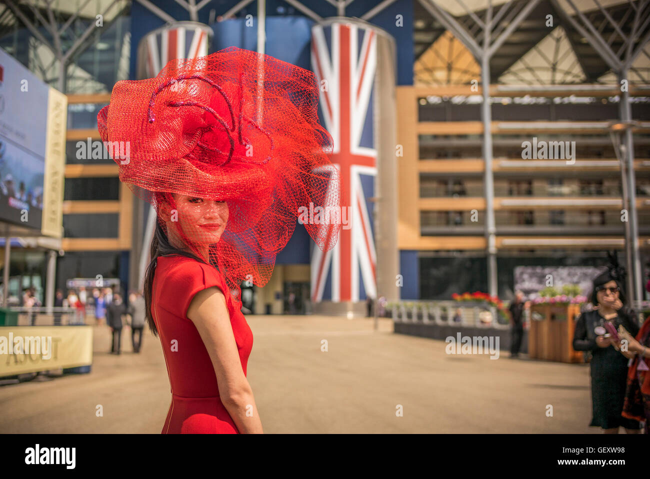 Tous habillés en femmes journée à l''hippodrome d''Ascot. Banque D'Images