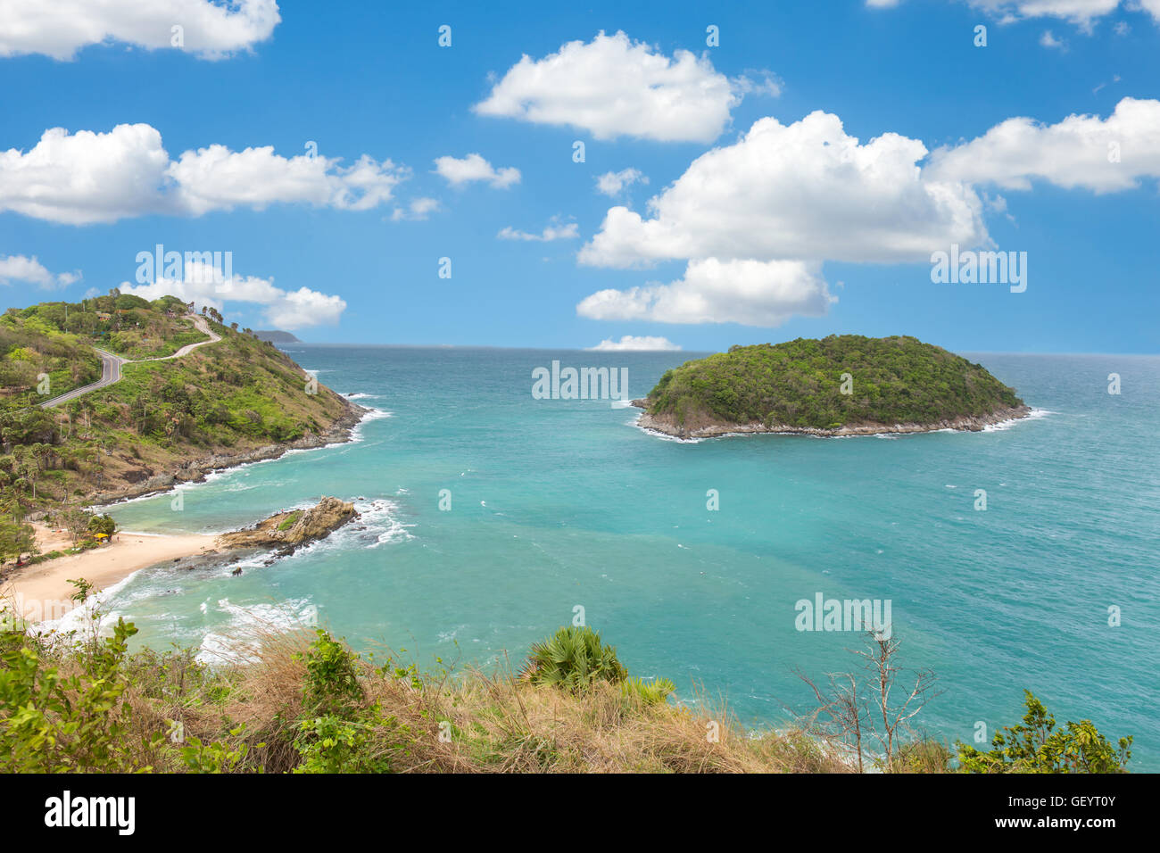 Promthep cape à vue ciel bleu à Phuket, Thaïlande dans un jour lumineux Banque D'Images