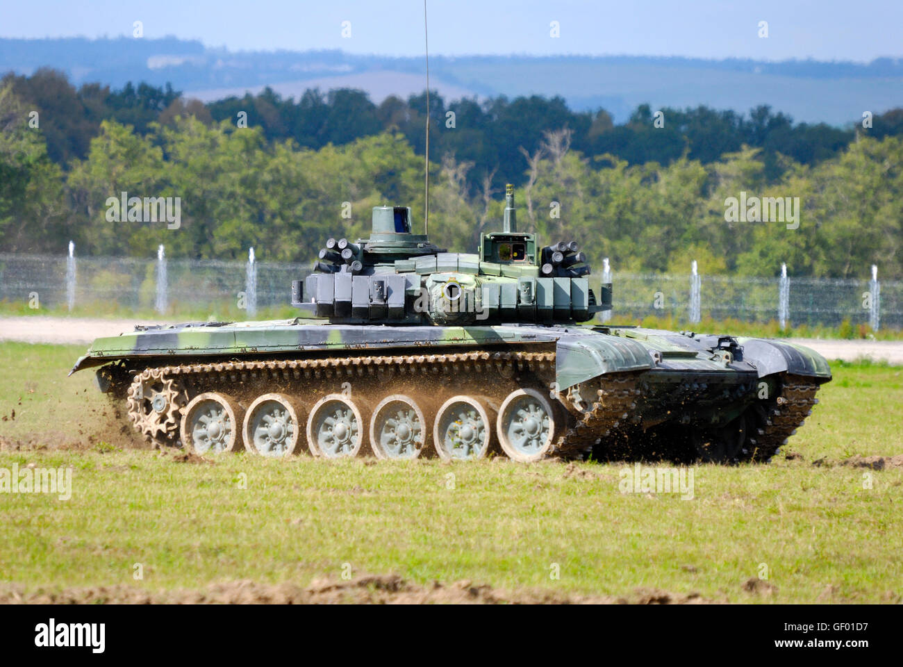 T-72 tank canon face à vous Banque D'Images