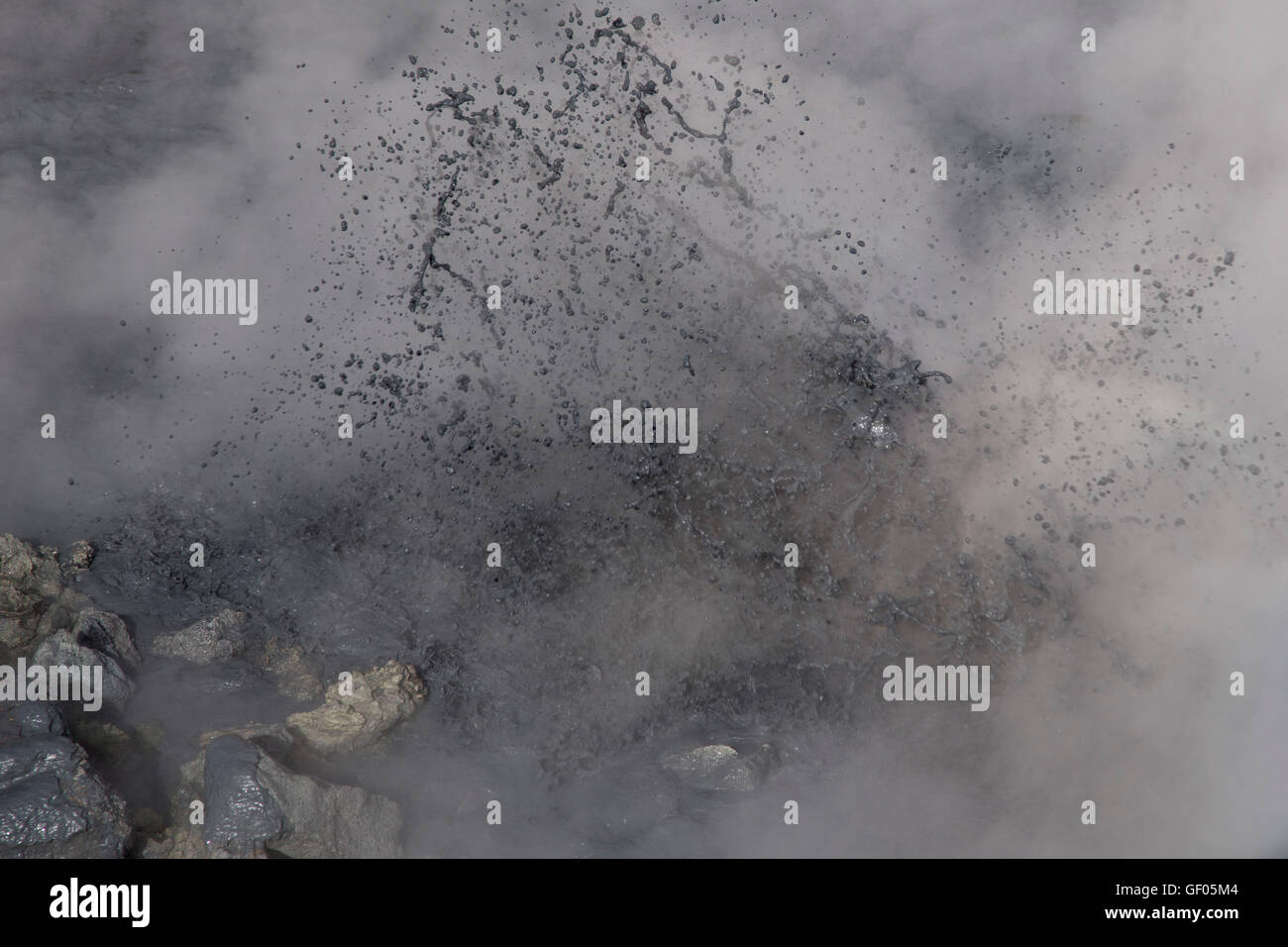Évent de boue bouillante à Hverond Le lac Myvatn Islande LA008787 Banque D'Images