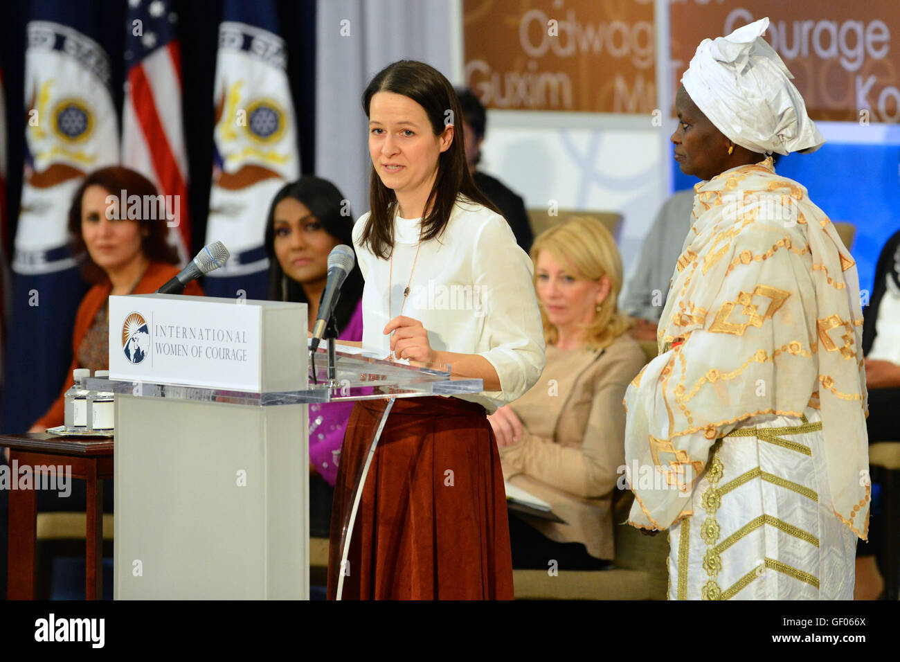 Zuzana Stevulov, récipiendaire du Prix international des femmes de courage 2016 de Slovaquie, prononce un discours lors de la cérémonie de remise des prix. Le prix honore les femmes du monde entier pour leur leadership et leur engagement en faveur de la paix, des droits de l'homme et de l'égalité des sexes. Banque D'Images