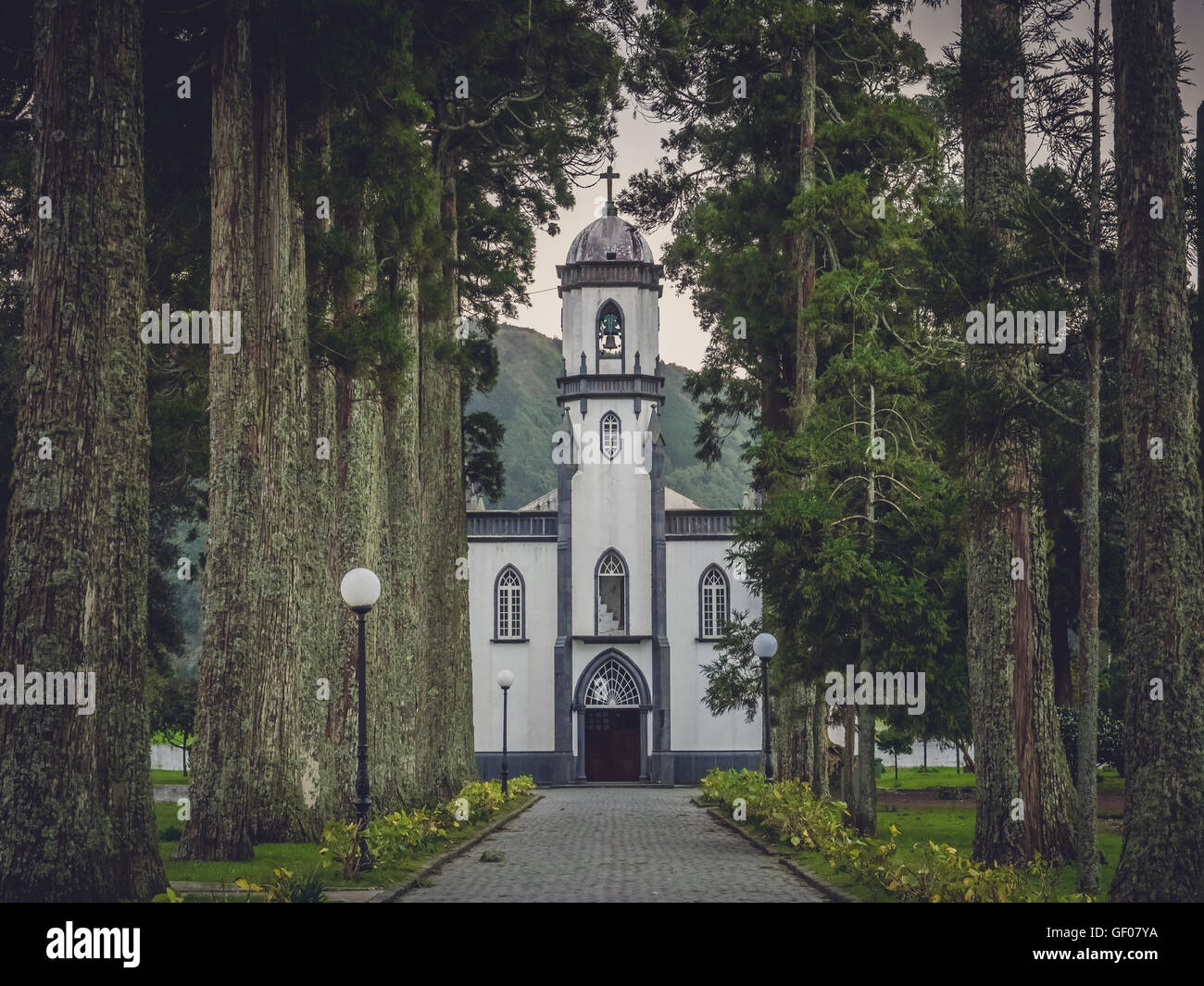 Petite église catholique de Sete Cidades à Sao Miguel, Açores, Portugal. Banque D'Images