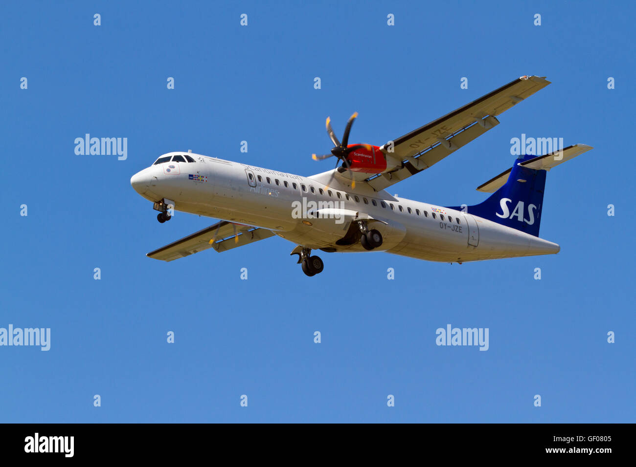 Exploité par SAS Temps Jet, turboprop ATR 72-600, vol, SK680, OY-JZE, en approche finale à Copenhague, le Danemark à partir de Berlin. Banque D'Images